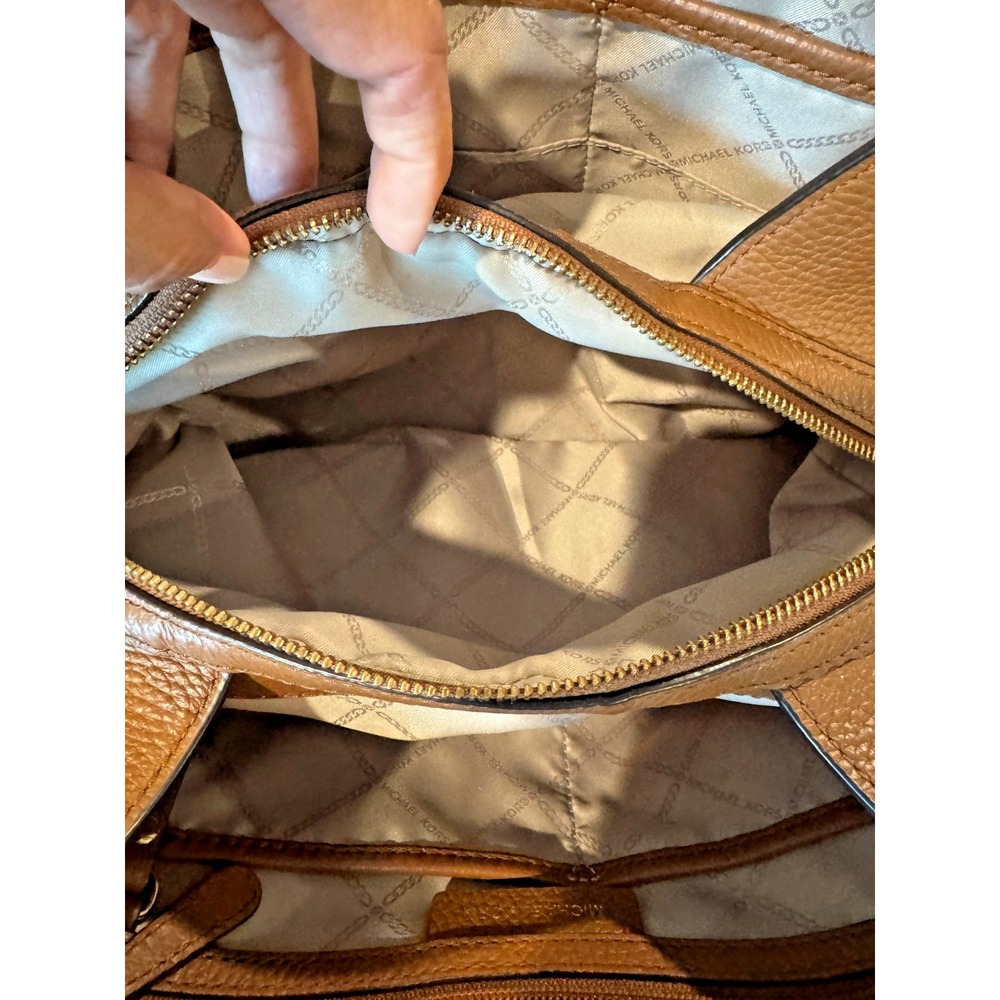 Michael Kors Carrie Large Pebbled Leather Tote Bag Luggage Brown Gold Hardware - Picture 15 of 16